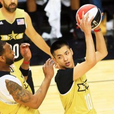 开云-震惊瞬间！ElliottFry打破纪录超级碗北京时间今晚，粉丝泪目！