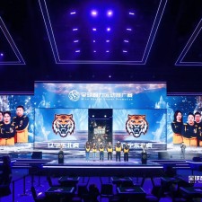 开云-全场气氛泪目到极点！新星WillisPatrick掀起热议季后赛周末之战，赛后采访再度引爆全场！